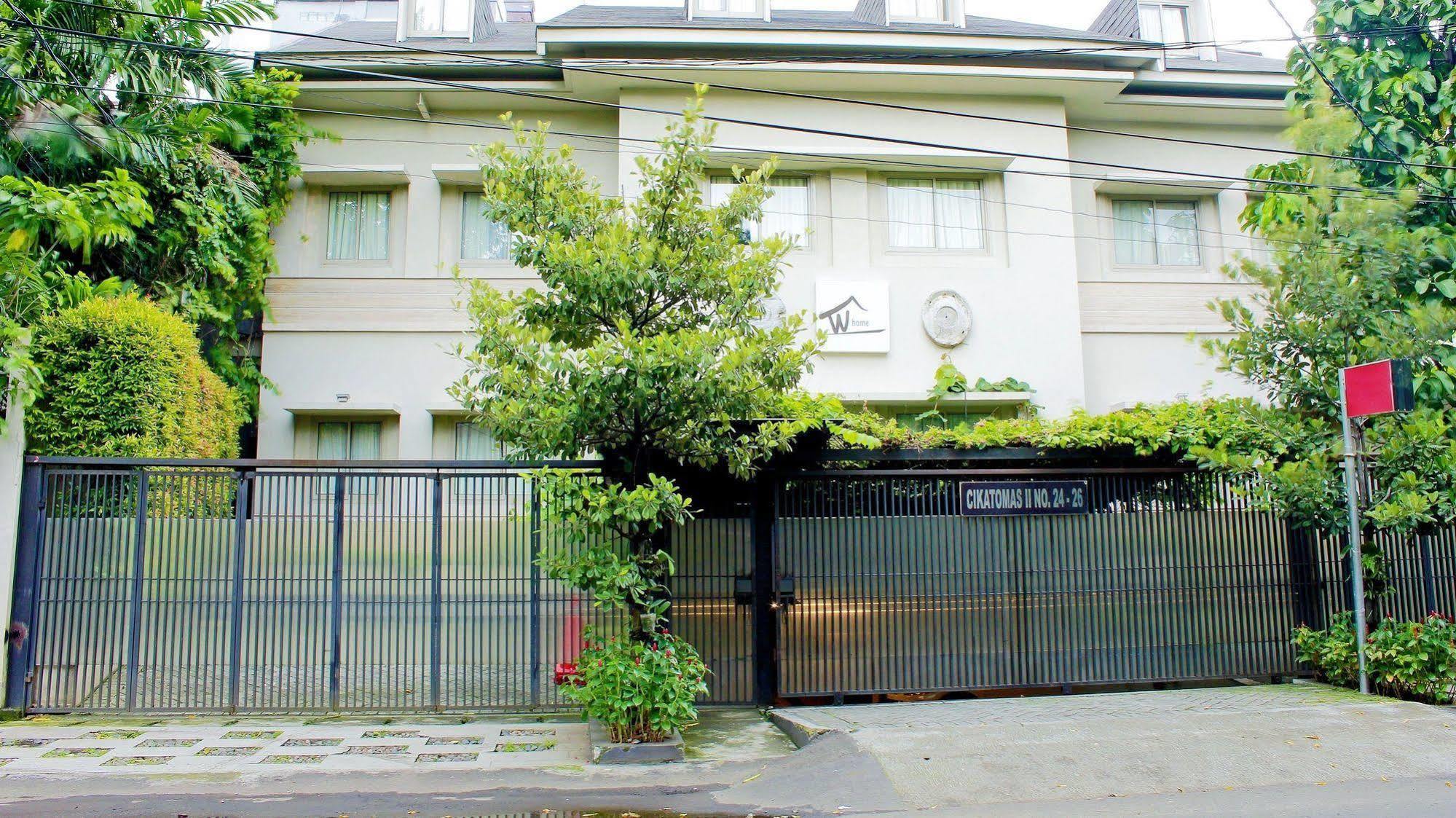 W Home Cikatomas Джакарта Екстер'єр фото